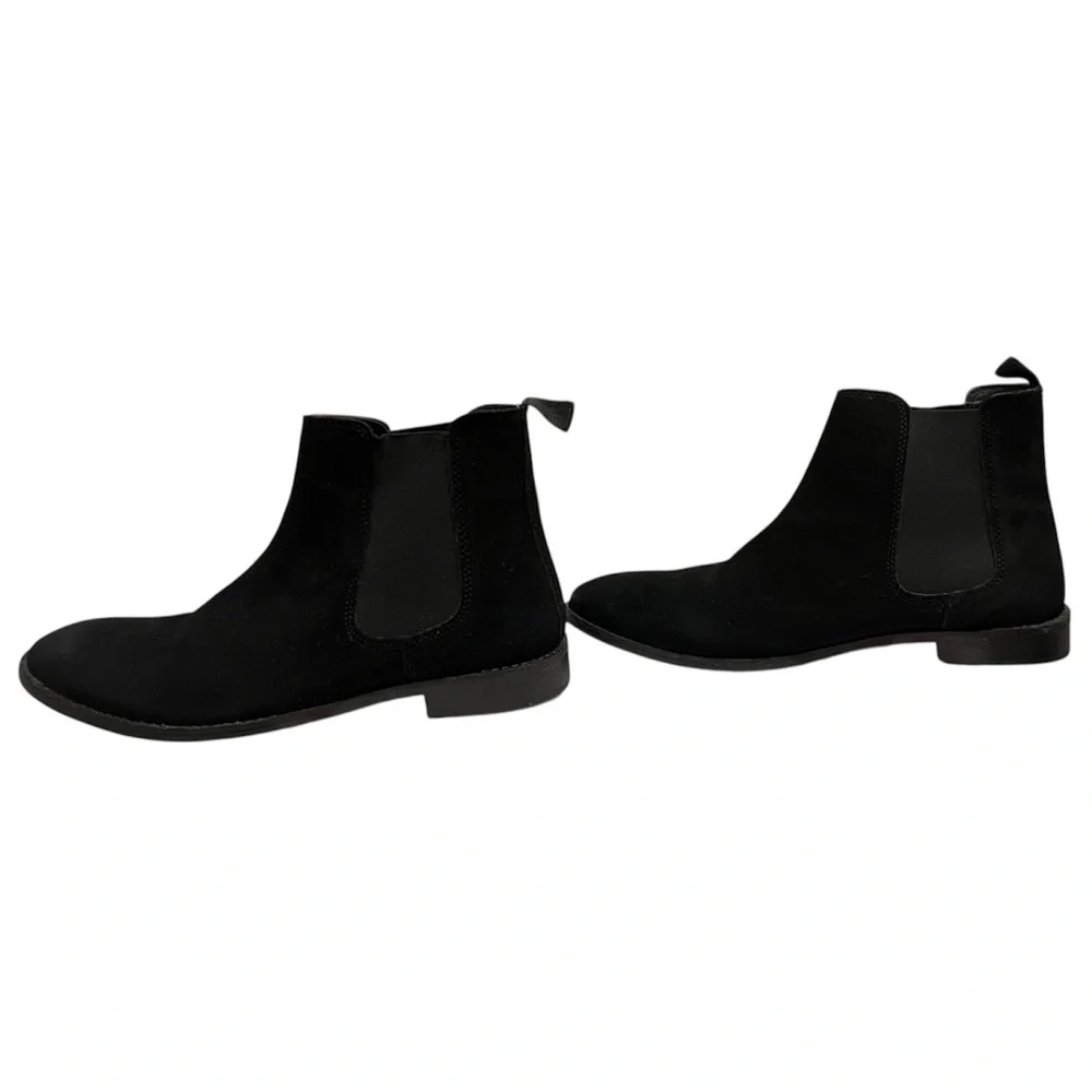 ASOS DESIGN Men’s Chelsea Boots in Black Suede- Size 8.5